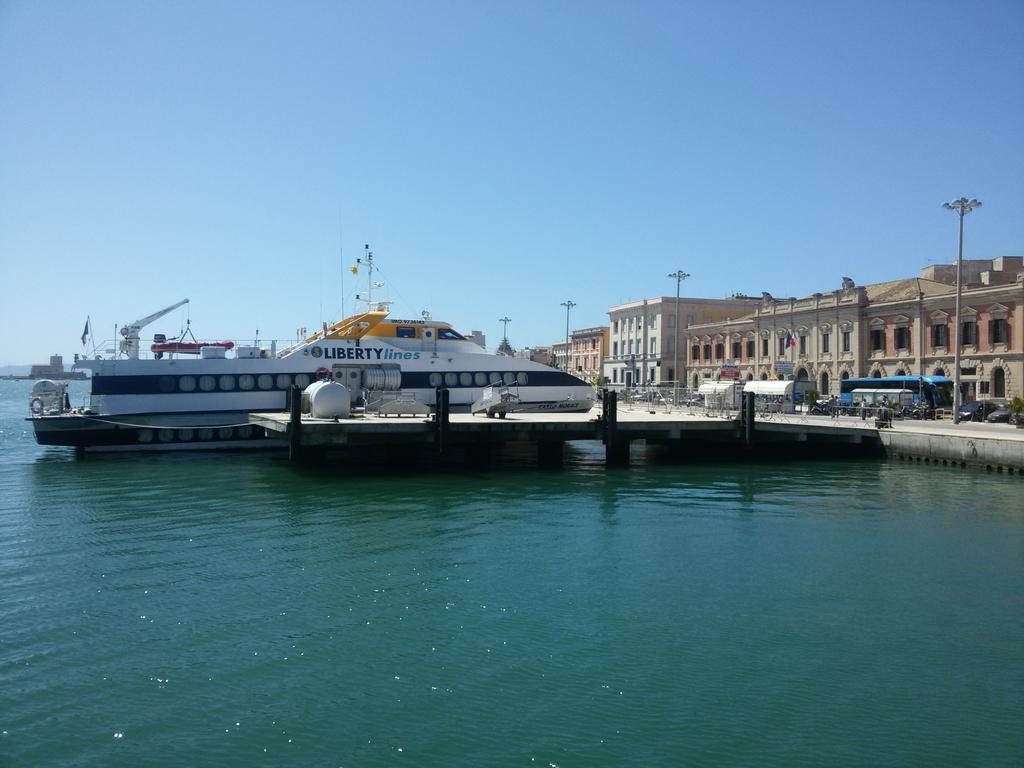 Almaran B&B Trapani Port & City Екстериор снимка